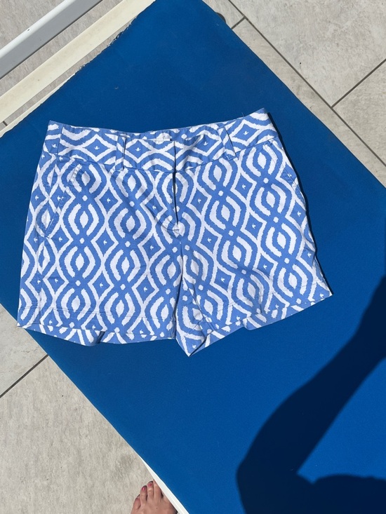 Vineyard Vines Pants - Vineyard Vines Blue and White Geometric Women’s Shorts- size 0